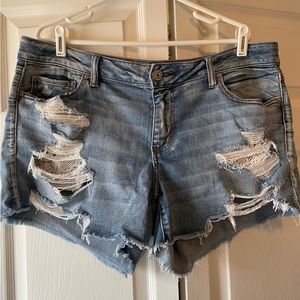 American Eagle- Distressed Next Level Stretch Midi Jean Shorts